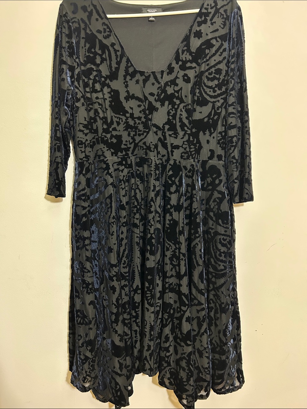 Simply Vera Vera Wang Black Velvet Burnout Long-Sleeve Dress - Picture 3 of 6